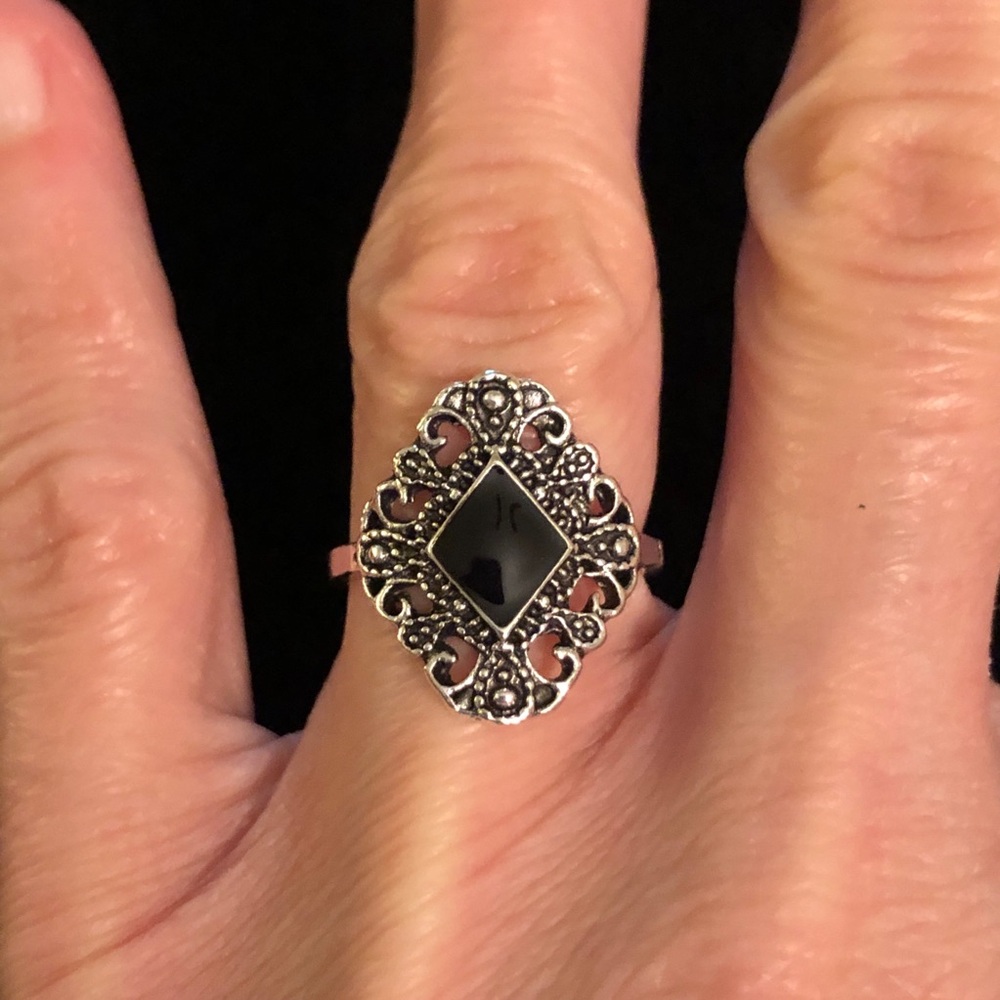 Elegant Black Silver Ring - Picture 4 of 8